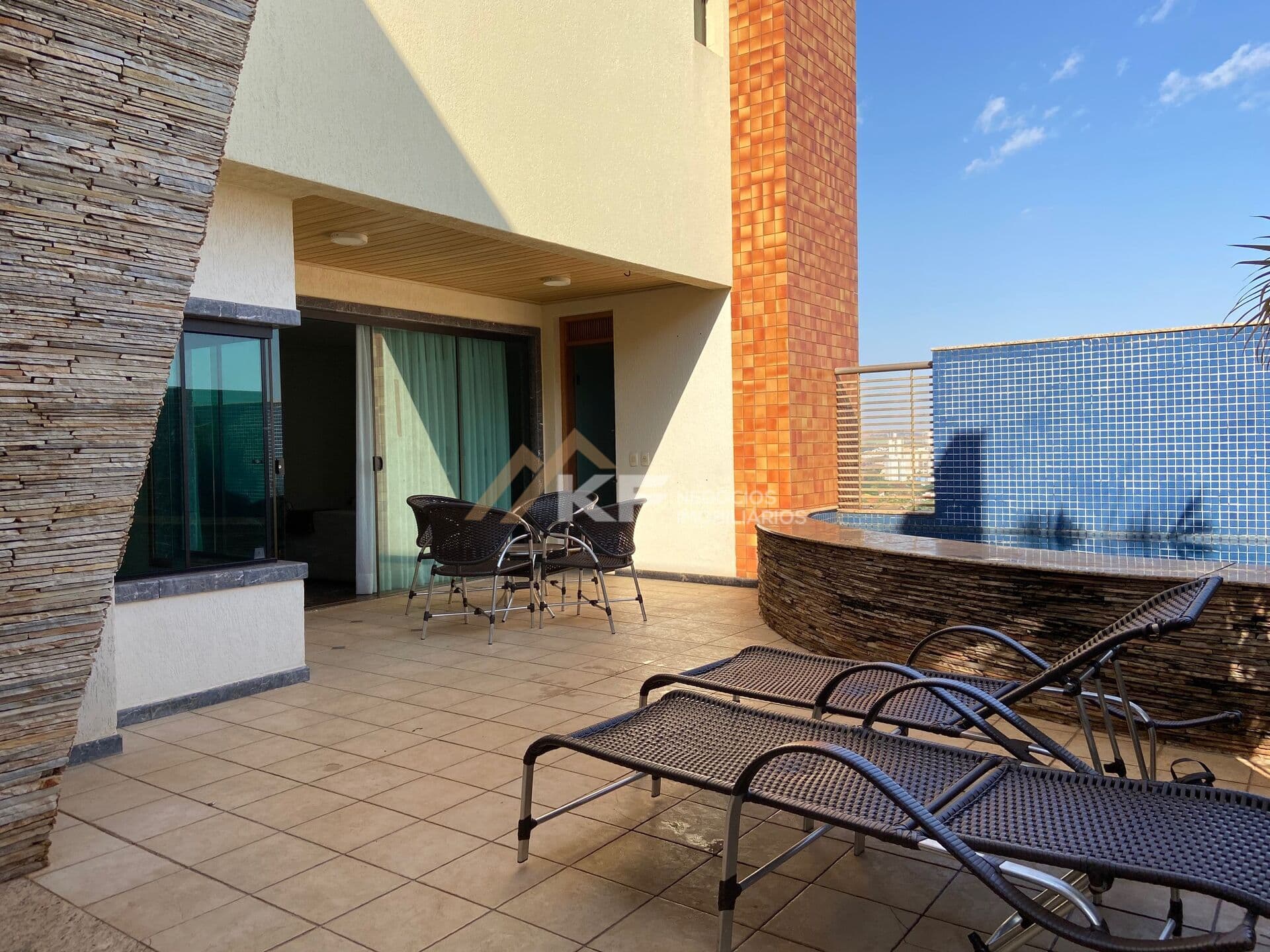 Apartamento Cobertura à venda 03 suítes - Jd. Irajá - Ribeirão Preto/SP.
