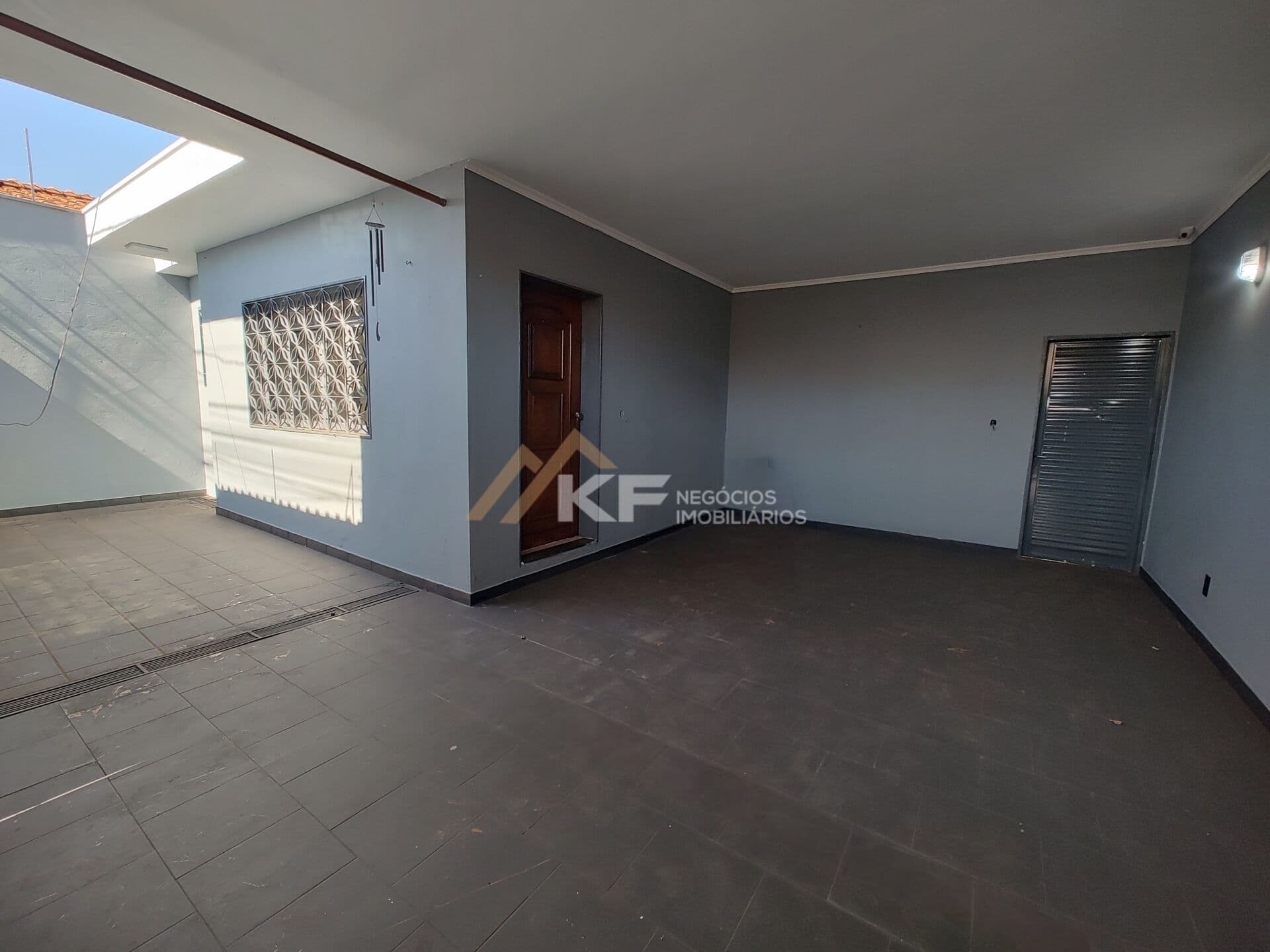 Casa à venda com 3 Quartos Suíte e amplo quintal no Bairro Presidente Dutra - Ribeirão Preto / SP