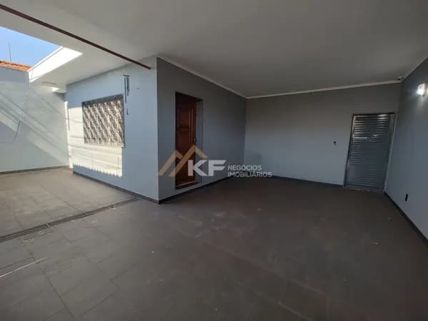 Casa à venda com 3 Quartos Suíte e amplo quintal no Bairro Presidente Dutra - Ribeirão Preto / SP