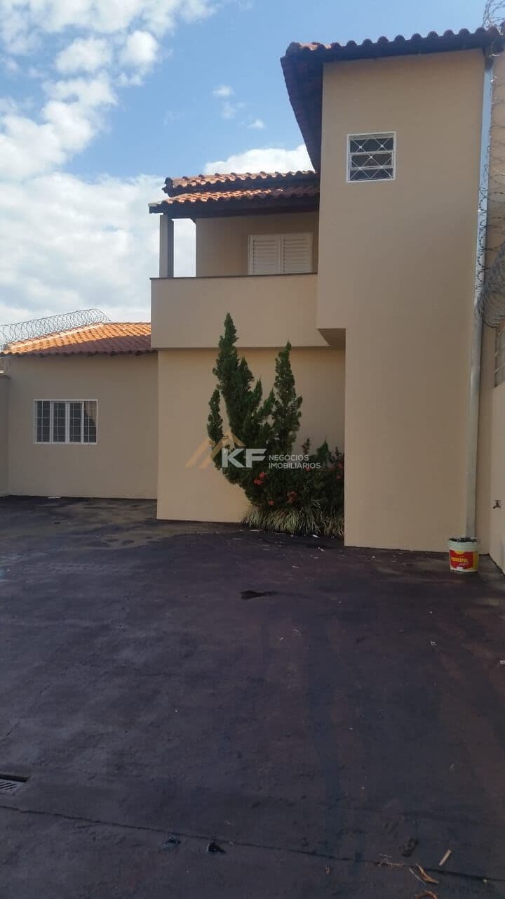 Casa Sobrado à venda - 4 Quartos- 2 Suítes - São Lucas - Jardinópolis / SP