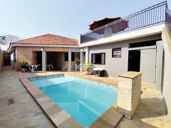 Casa à Venda com 3 Suites com Piscina no bairro Parque Residencial Cidade Universitária - Ribeirão Preto / SP