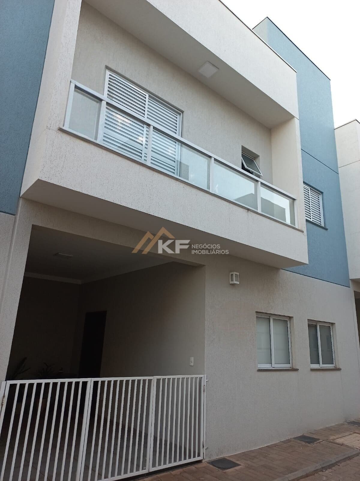 Casa Sobrado em Condomínio à Venda com 2 Suites no bairro Sumarezinho - Ribeirão Preto /SP