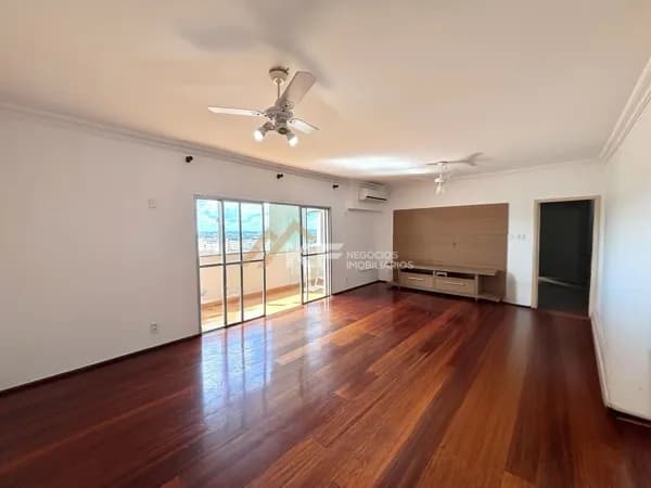 Apartamento Amplo na Av. 13 de Maio, Jardim Paulistano em Ribeirao Preto- SP