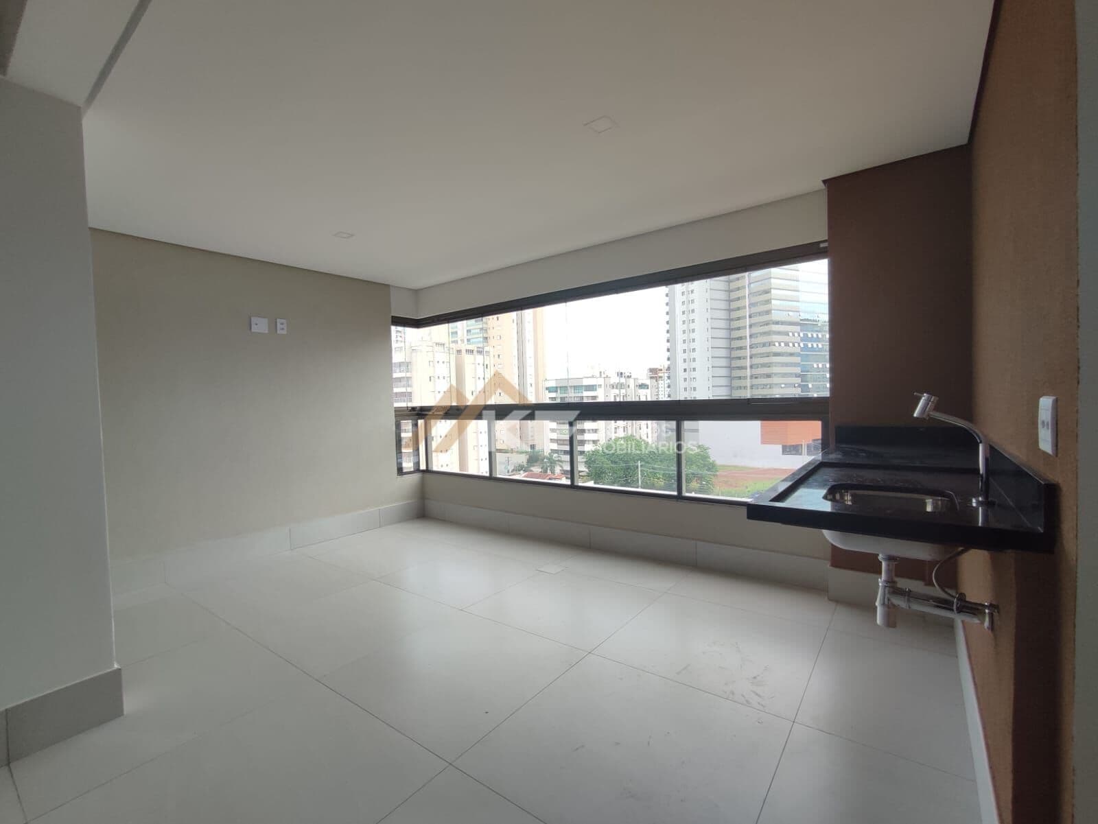 Apartamento à venda 03 dormitórios - Jd. Irajá - Ribeirão Preto/SP.