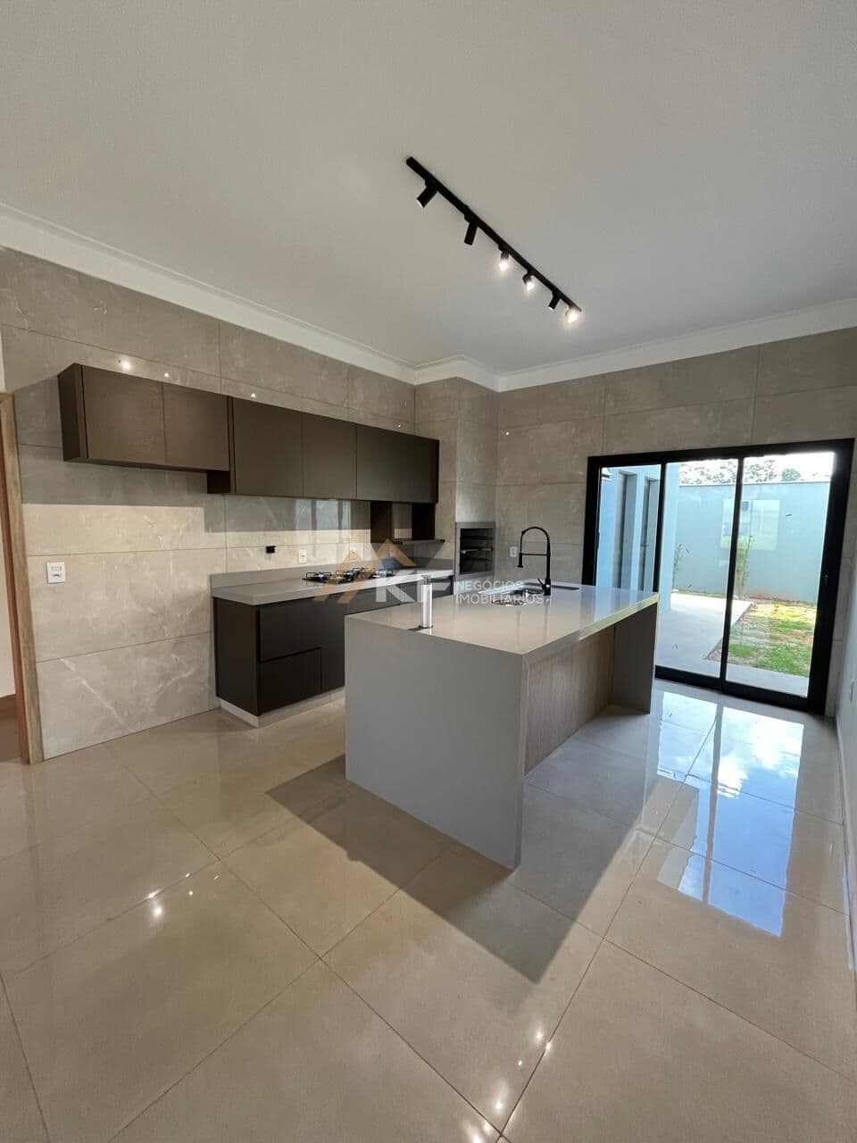 Casa em Condomínio á venda - Alto da Boa Vista - Cravinhos/SP