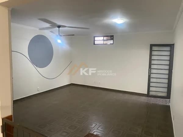 Casa á Venda - Reformada - 3 Dormitórios com Suíte - Quintino Facci I - Ribeirão Preto / SP