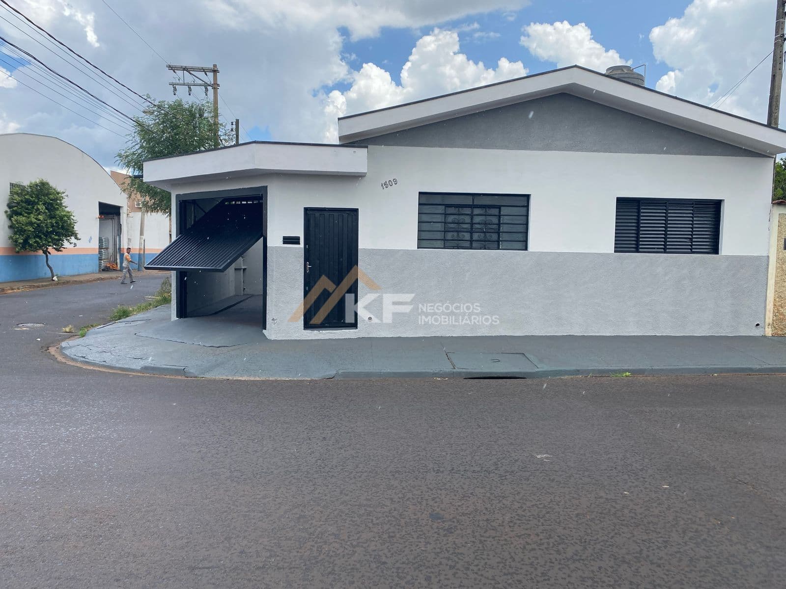 Casa á vanda com 2 dormitórios no bairro Ipiranga- Ribeirão Preto-SP