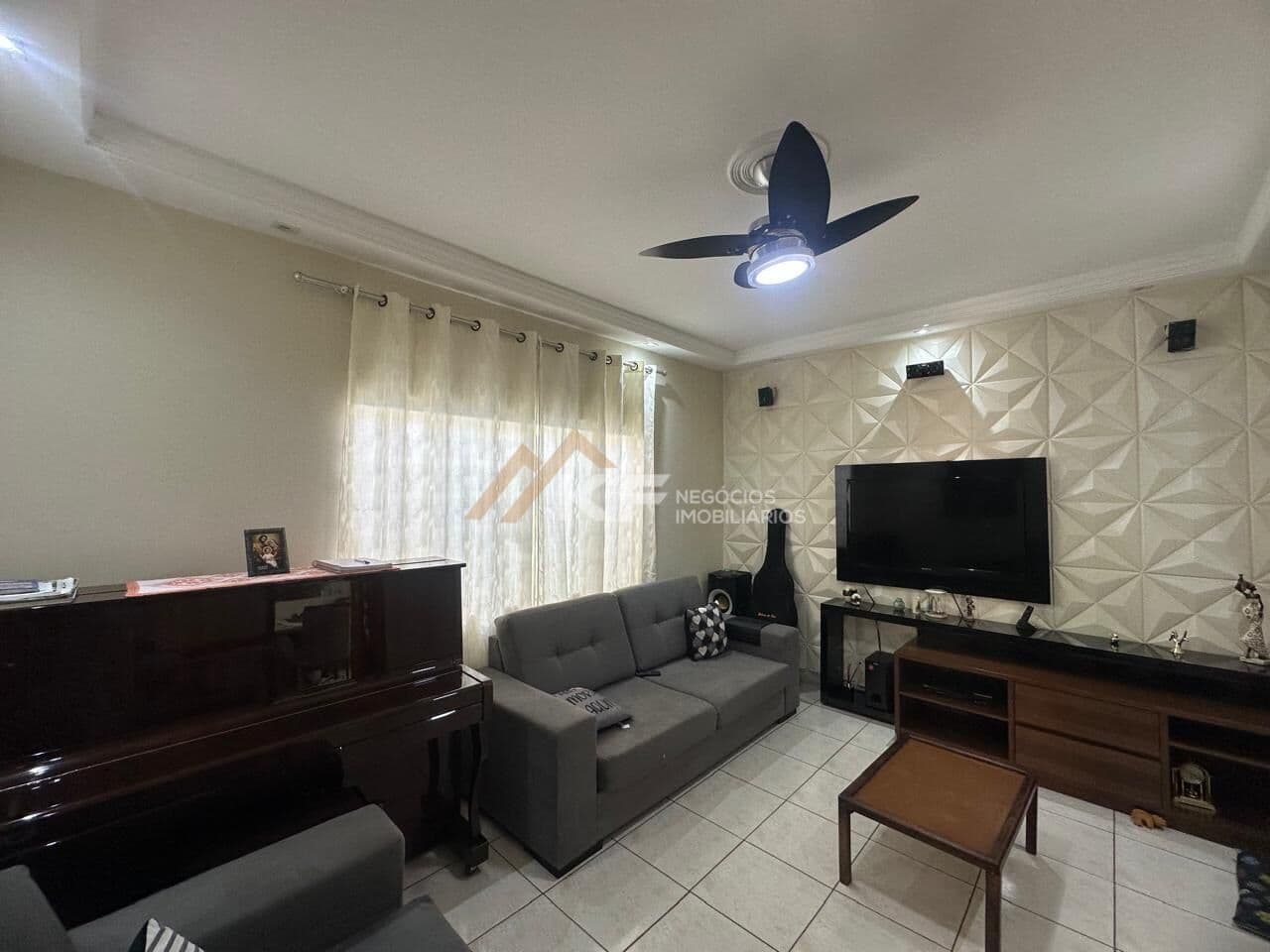 Casa a Venda com 4 Quartos e 2 Vagas de Garagem - Alexandre Balbo- Ribeirão Preto-SP