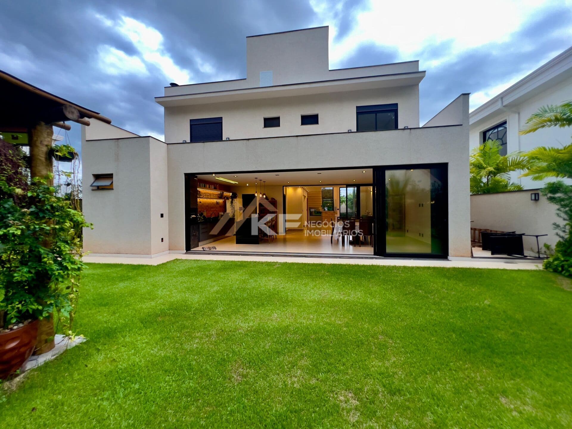 Casa sobrado à venda Condomínio Alphaville 4suítes em Ribeirão Preto - SP