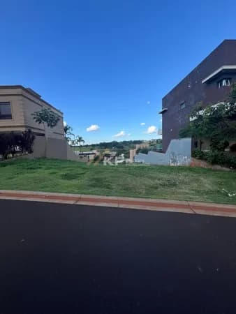 Terreno em Condomínio à Venda no Alphaville 3 - Ribeirão Preto / SP