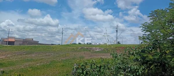 Terreno em Condomínio à Venda em Cajuru - SP