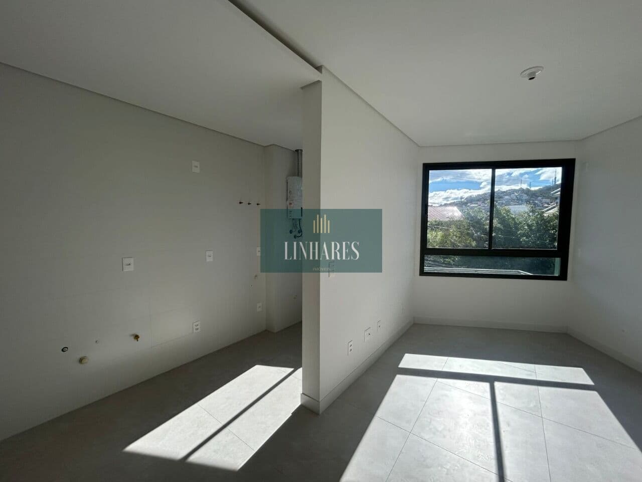 APARTAMENTO 2 DORMITÓRIOS SENDO UMA SUÍTE - CARVOEIRA - FLORIANÓPOLIS