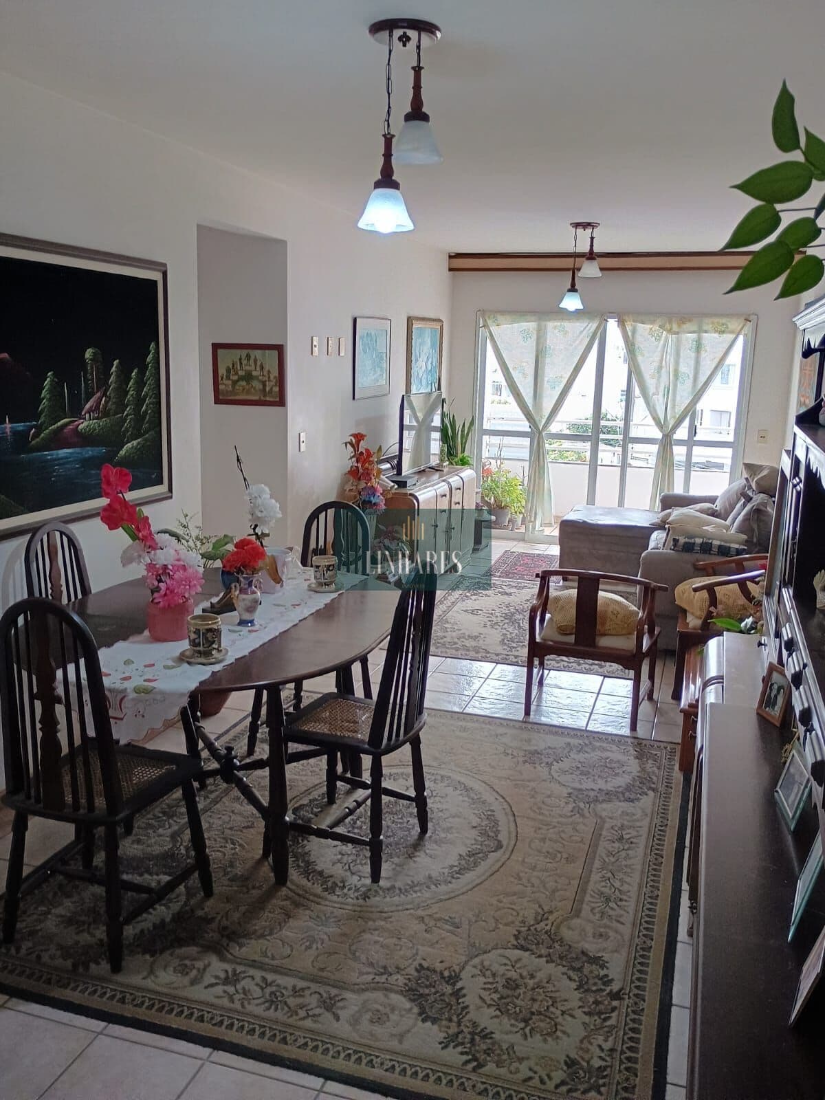 Amplo apartamento 3 dormitórios com suíte em Capoeiras, Florianópolis/SC