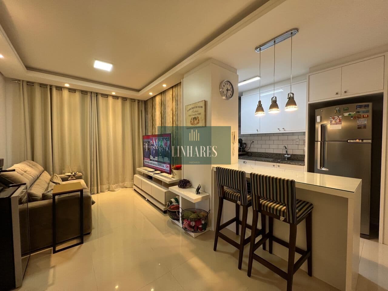 APARTAMENTO 2 SUÍTES - AGRONÔMICA - FLORIANÓPOLIS