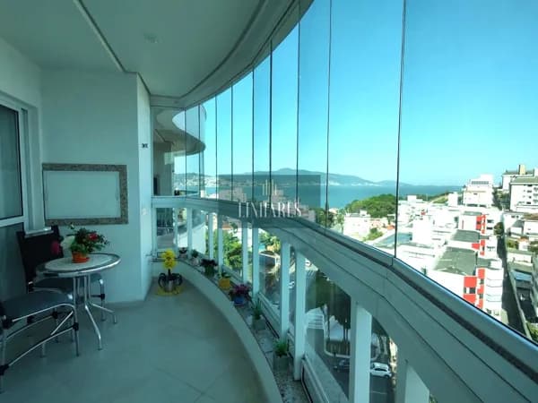 Apartamento em 3 dormitórios em Coqueiros, Florianópolis/SC