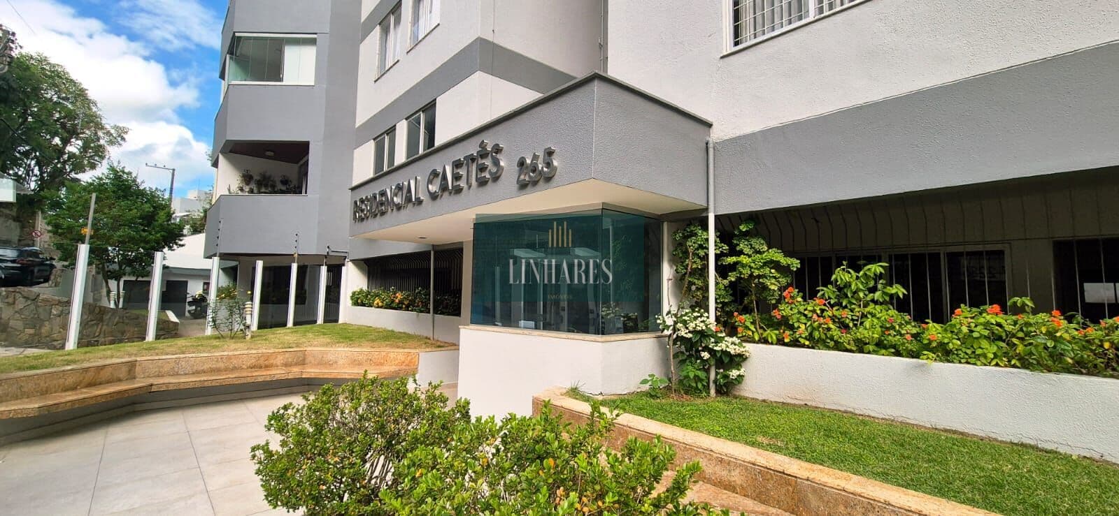 Apartamento 3 dormitórios sendo 1 suíte em Coqueiros.