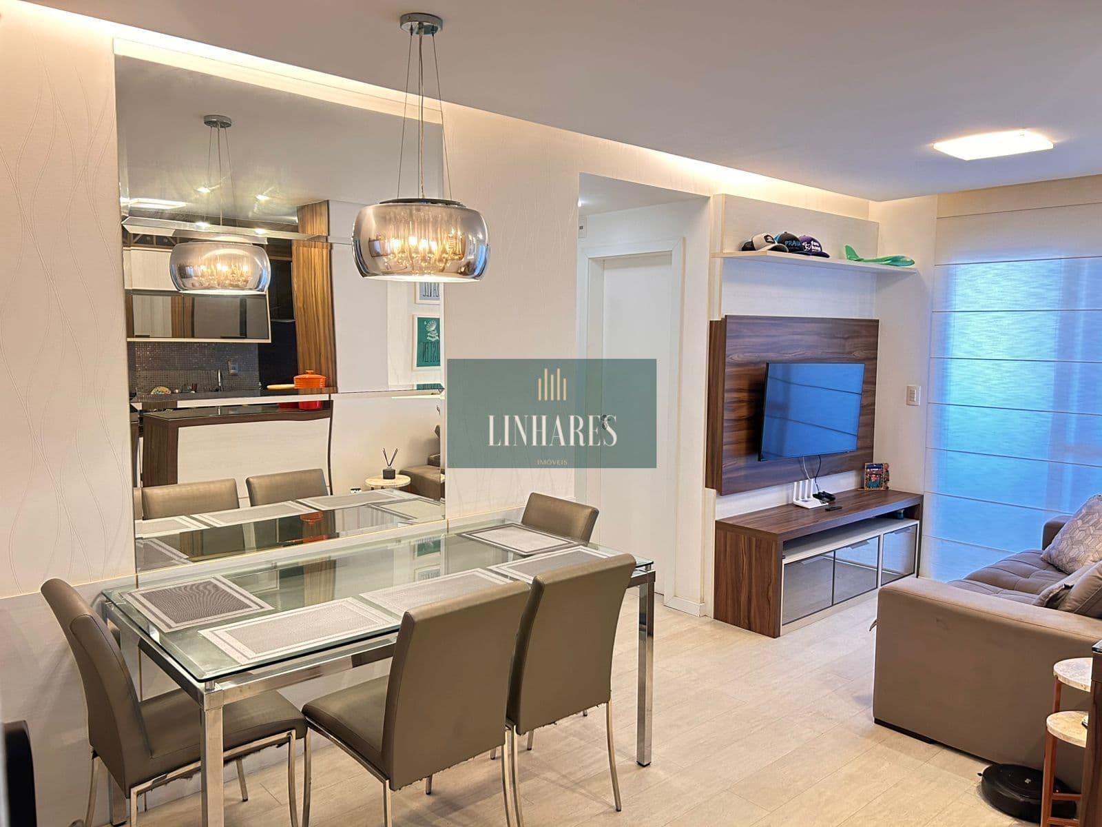 Apartamento 2 dormitórios em Barreiros