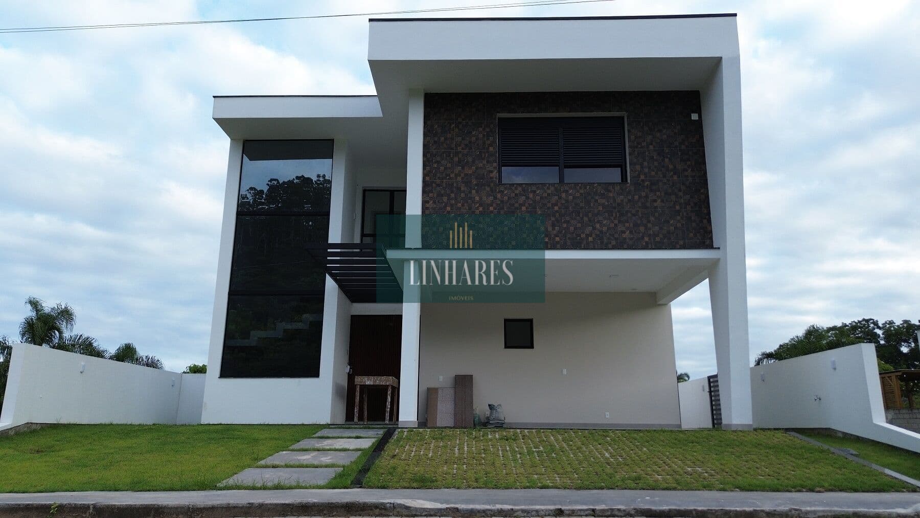 Casa Alto Padrão em condominio Fechado em Canasvieiras.