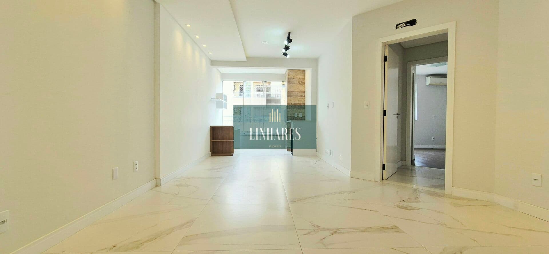 Apartamento 2 dormitórios em Coqueiros