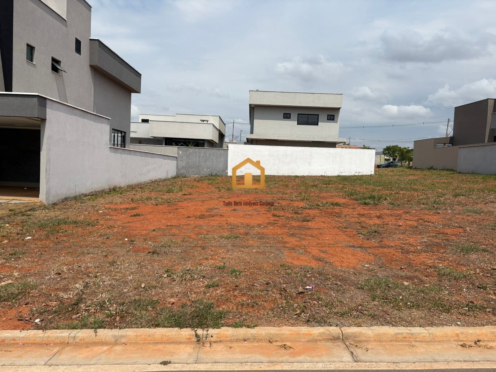 041REVENDA- Terras Alpha Residencial 2 Condomínio Residencial - Senador Canedo GO