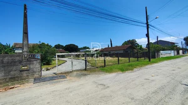 Casa composto por 3 lotes!