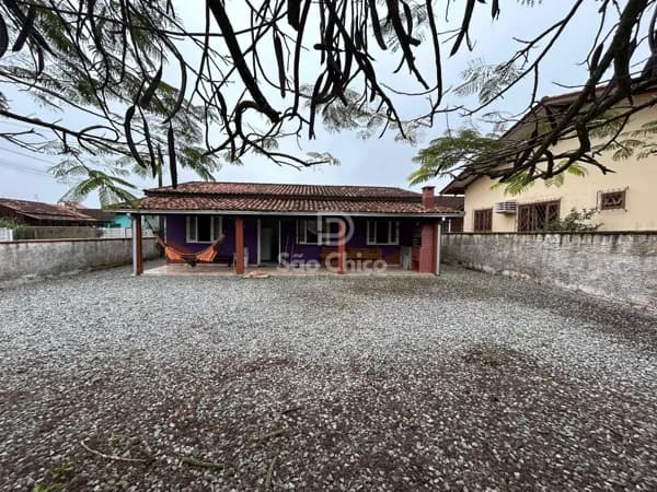 Casa em lote de esquina com 450 M²!!!