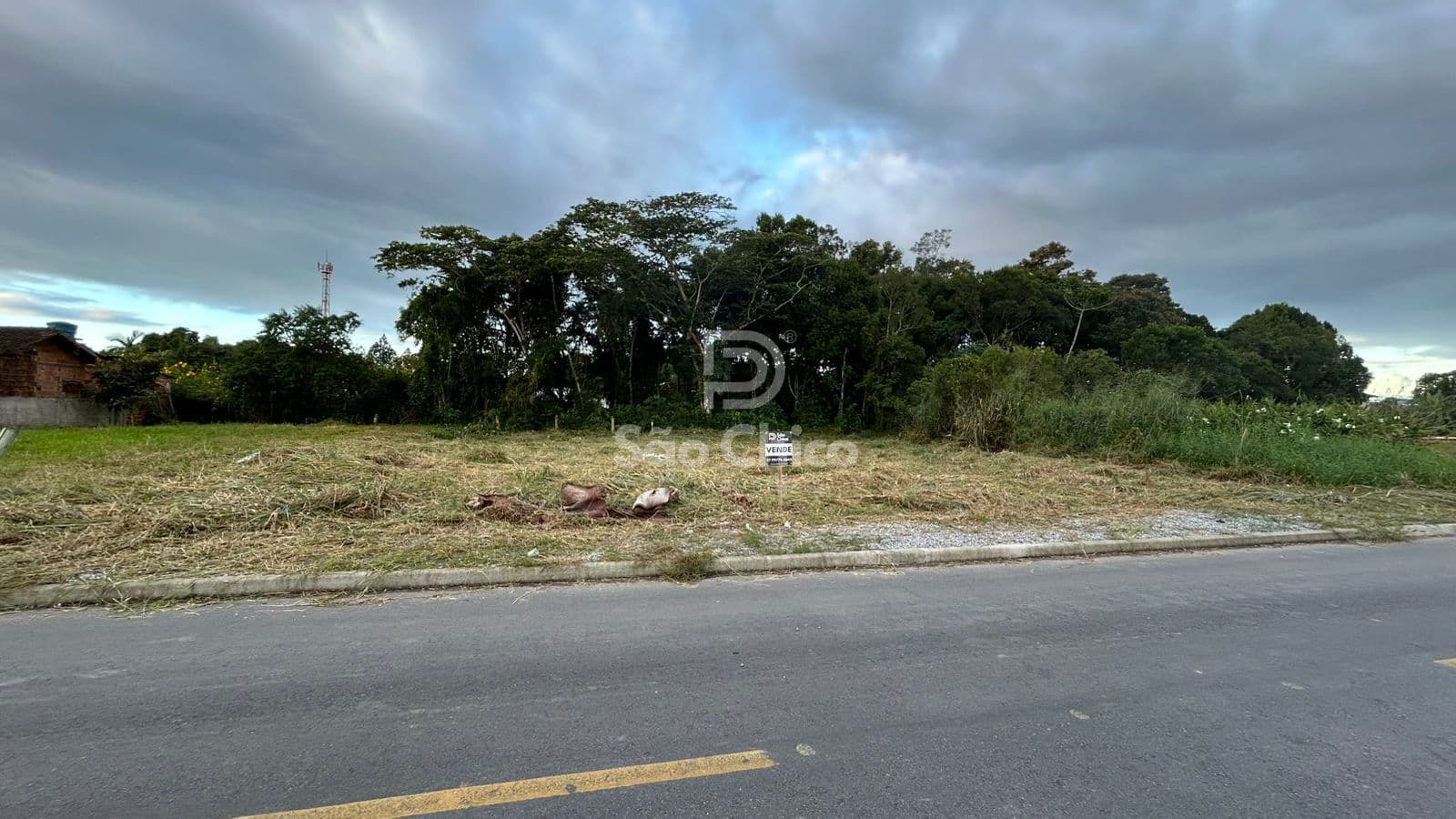 TERRENO EXCELENTE PARA CONSTRUÇÃO!