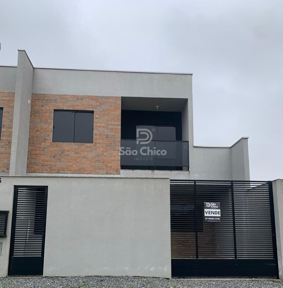 SOBRADO ESPAÇOSO