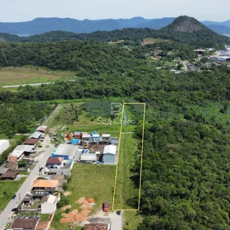 Área em zona Residencial e Industrial