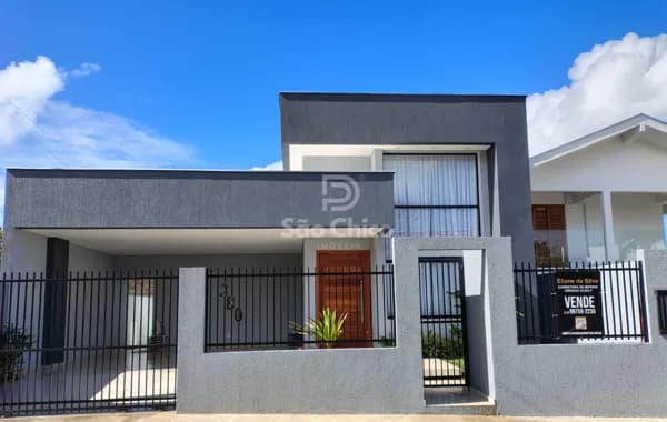 Casa Térrea de Alto Padrão em zona nobre!