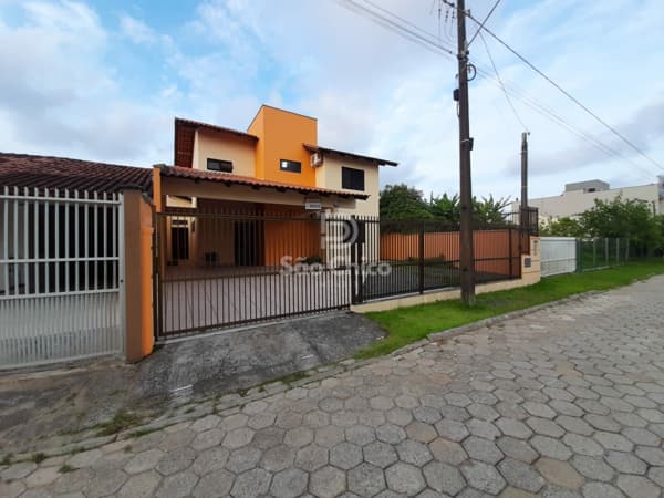 Lindo sobrado na Prainha com ótima localização