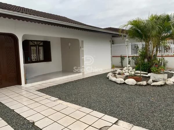 CASA ESPAÇOSA NA ENSEADA