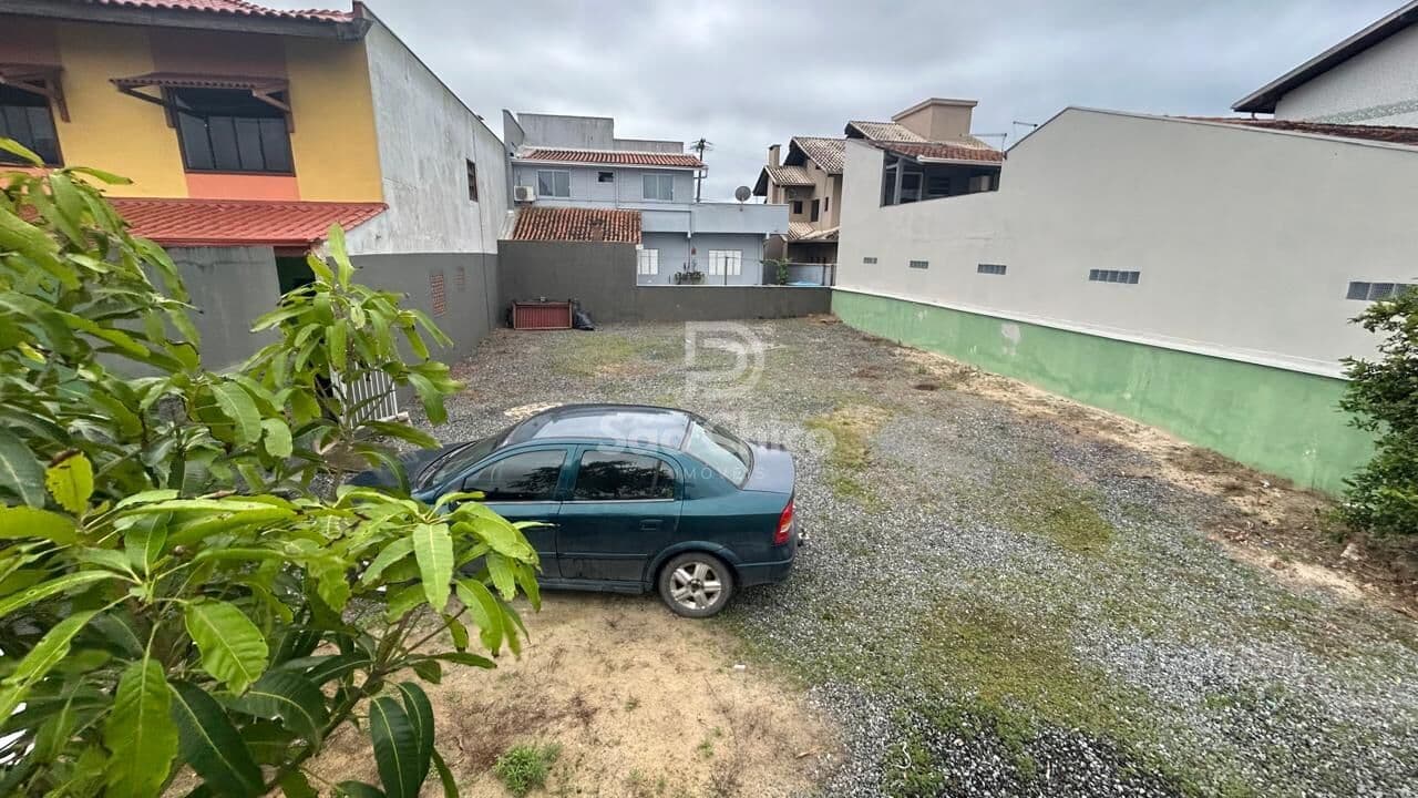 Lote limpo e murado na Enseada!