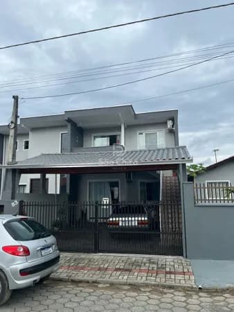 Casa geminada parte térrea