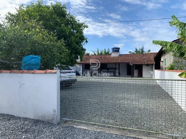 Casa com Terreno amplo