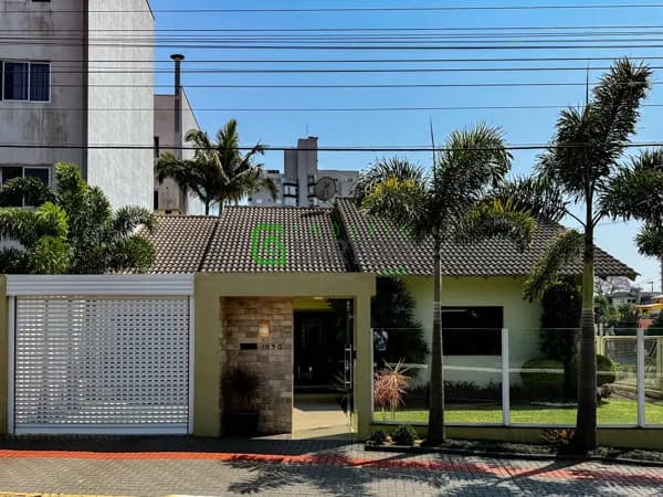 Casa com piscina em Xanxerê-SC