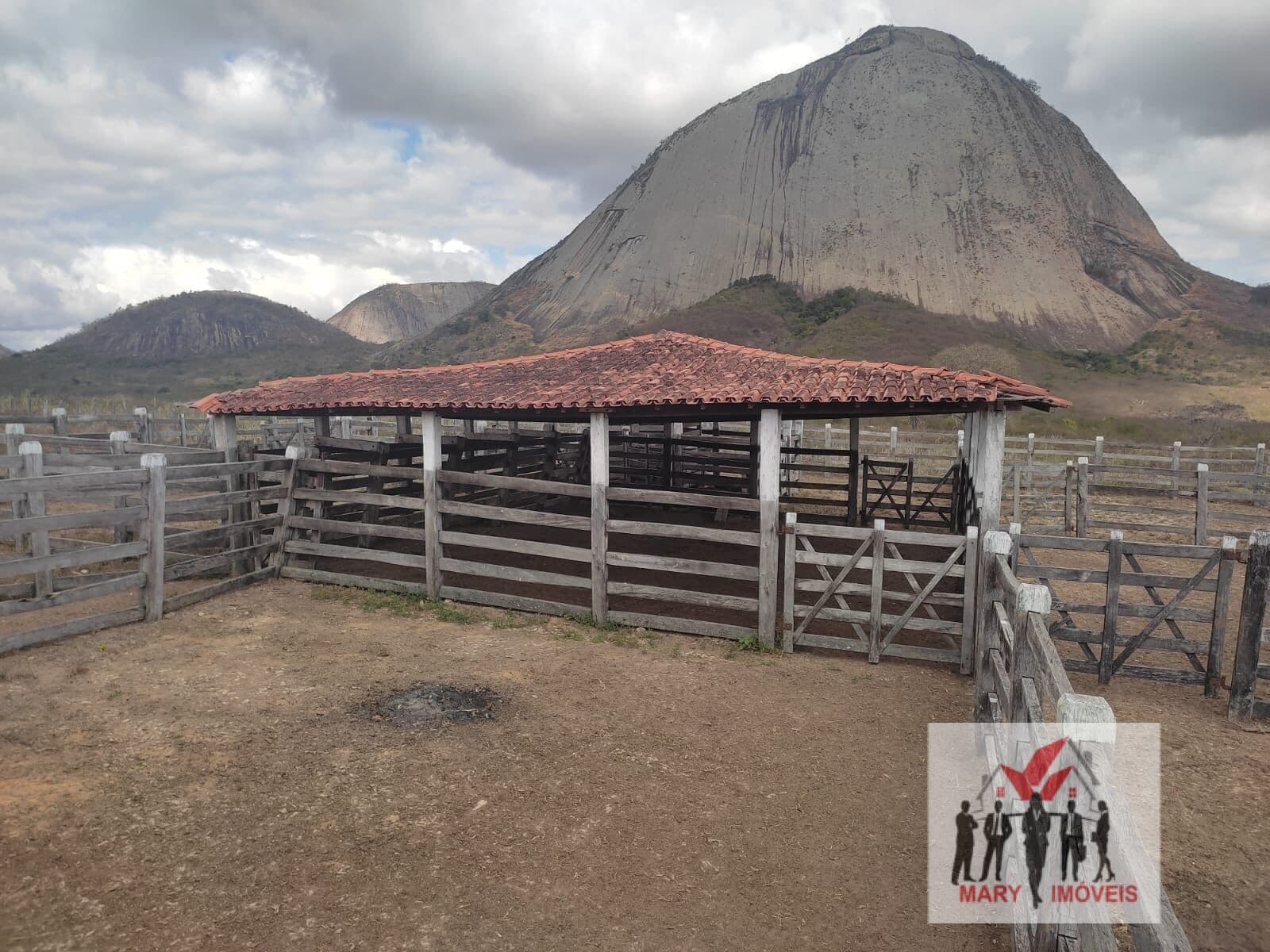 Fazenda/Sítios/Chácaras em Pedra Azul - Centro