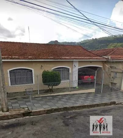 Casa em Poços de Caldas - Jardim Campos Elísios