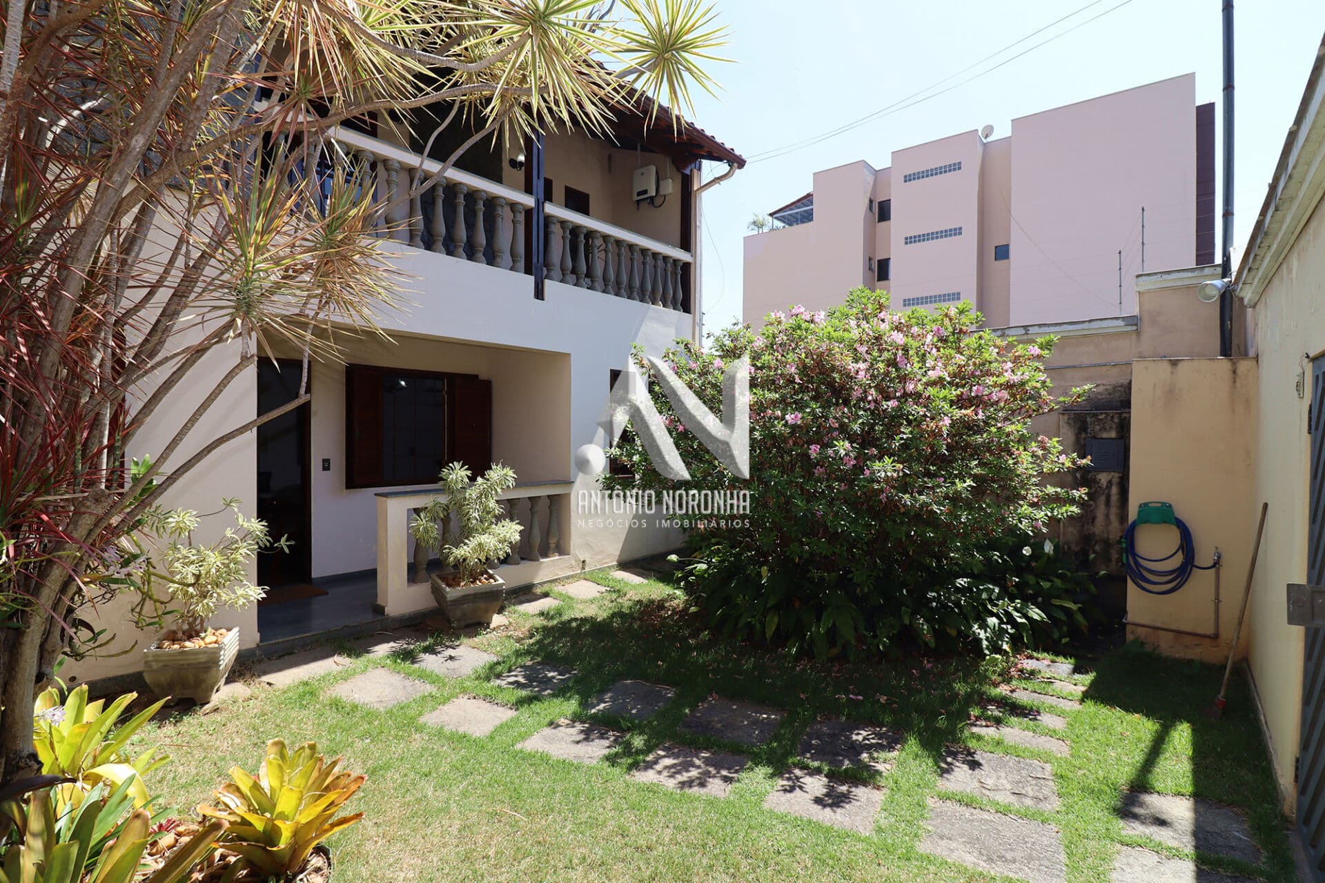 CASA A VENDA no Bairro ALBINÓPOLIS, próximo ao Centro de C. Lafaiete-MG