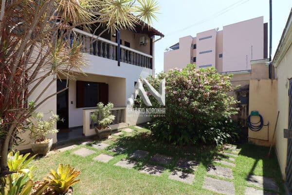 CASA A VENDA no Bairro ALBINÓPOLIS, próximo ao Centro de C. Lafaiete-MG