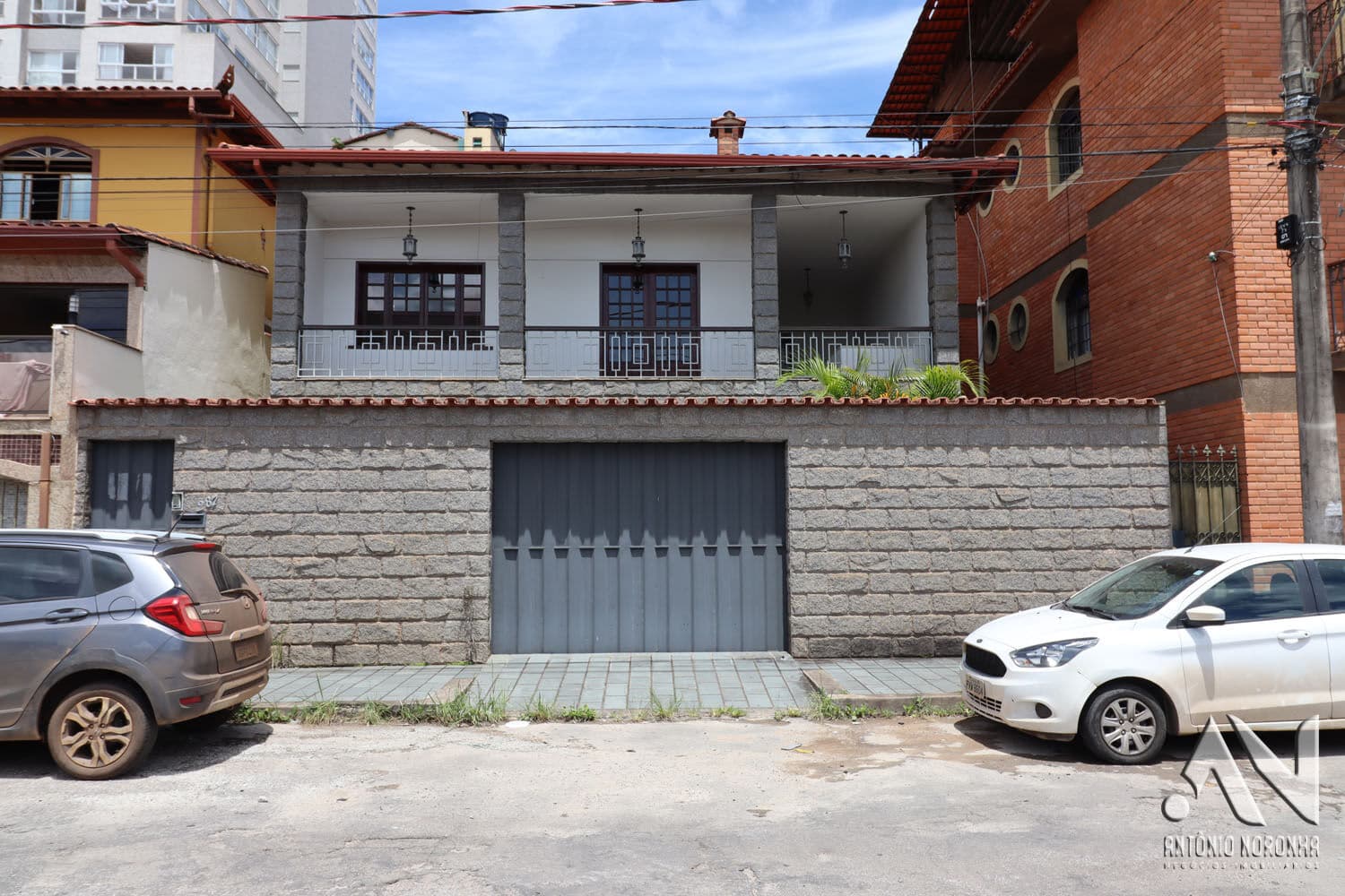 VENDO CASA no CENTRO de Conselheiro Lafaiete – Próxima ao fórum