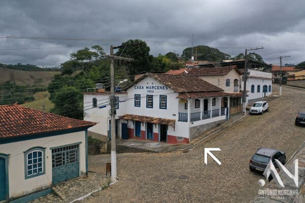 VENDO SOBRADO NO CENTRO HISTÓRICO DE SANTANA DOS MONTES MG