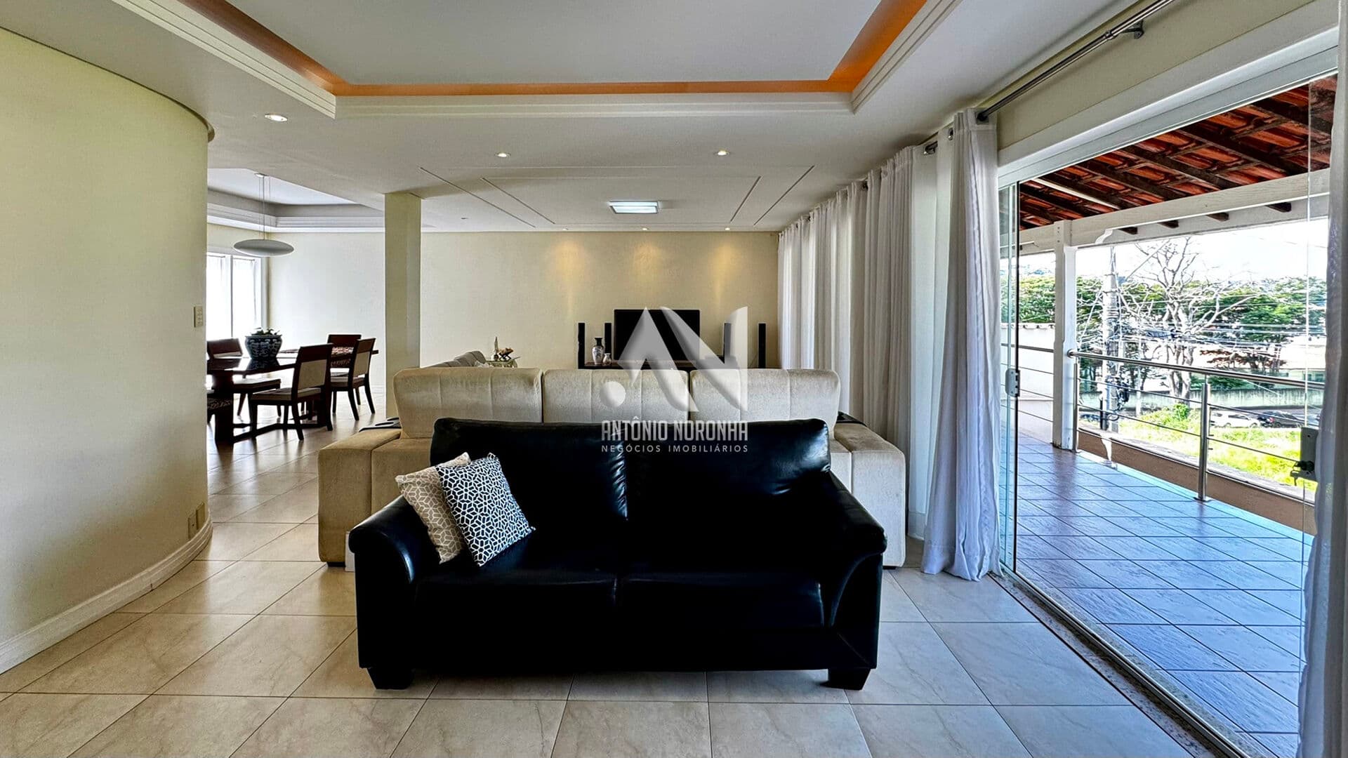 VENDO EXCELENTE CASA NO BAIRRO SÃO SEBASTIÃO, EM CONSELHEIRO LAFAIETE