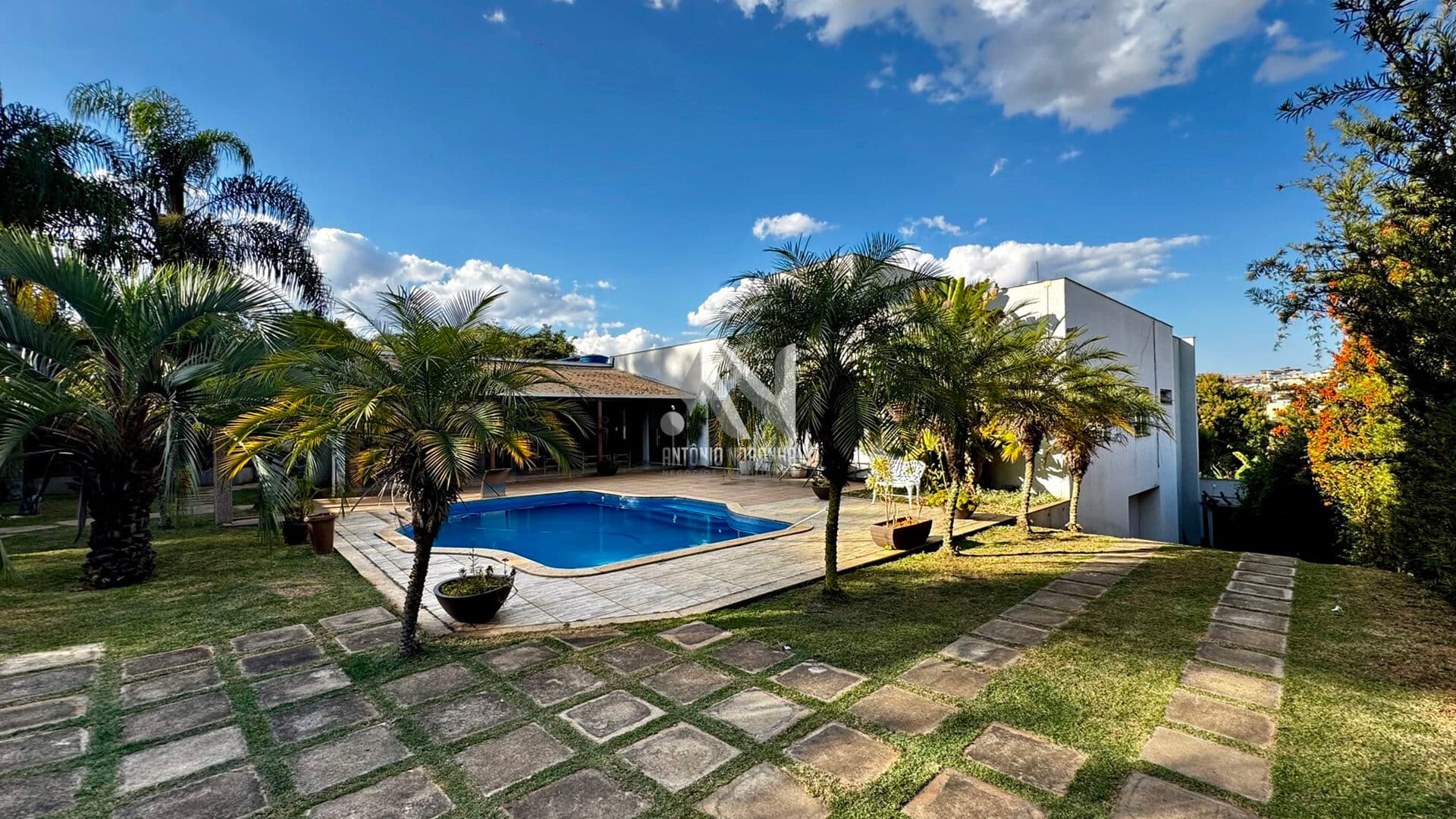 Casa Alto Padrão - Santa Matilde