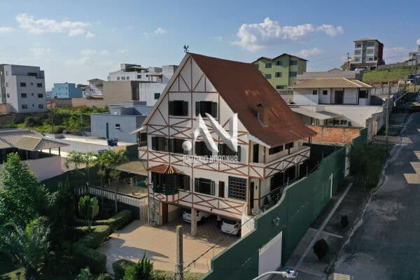 CASA A VENDA em ESTILO ALEMÃO, em Conselheiro Lafaiete-MG