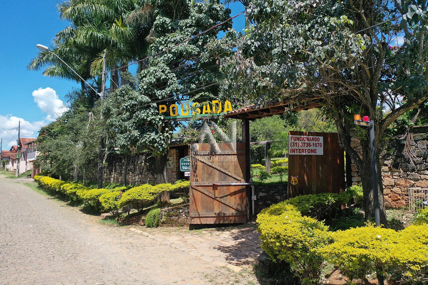 VENDO POUSADA NO CENTRO DA CIDADE DE SÃO BRAS DO SUAÇUI/MG - CAMINHO PARA TIRADENTES