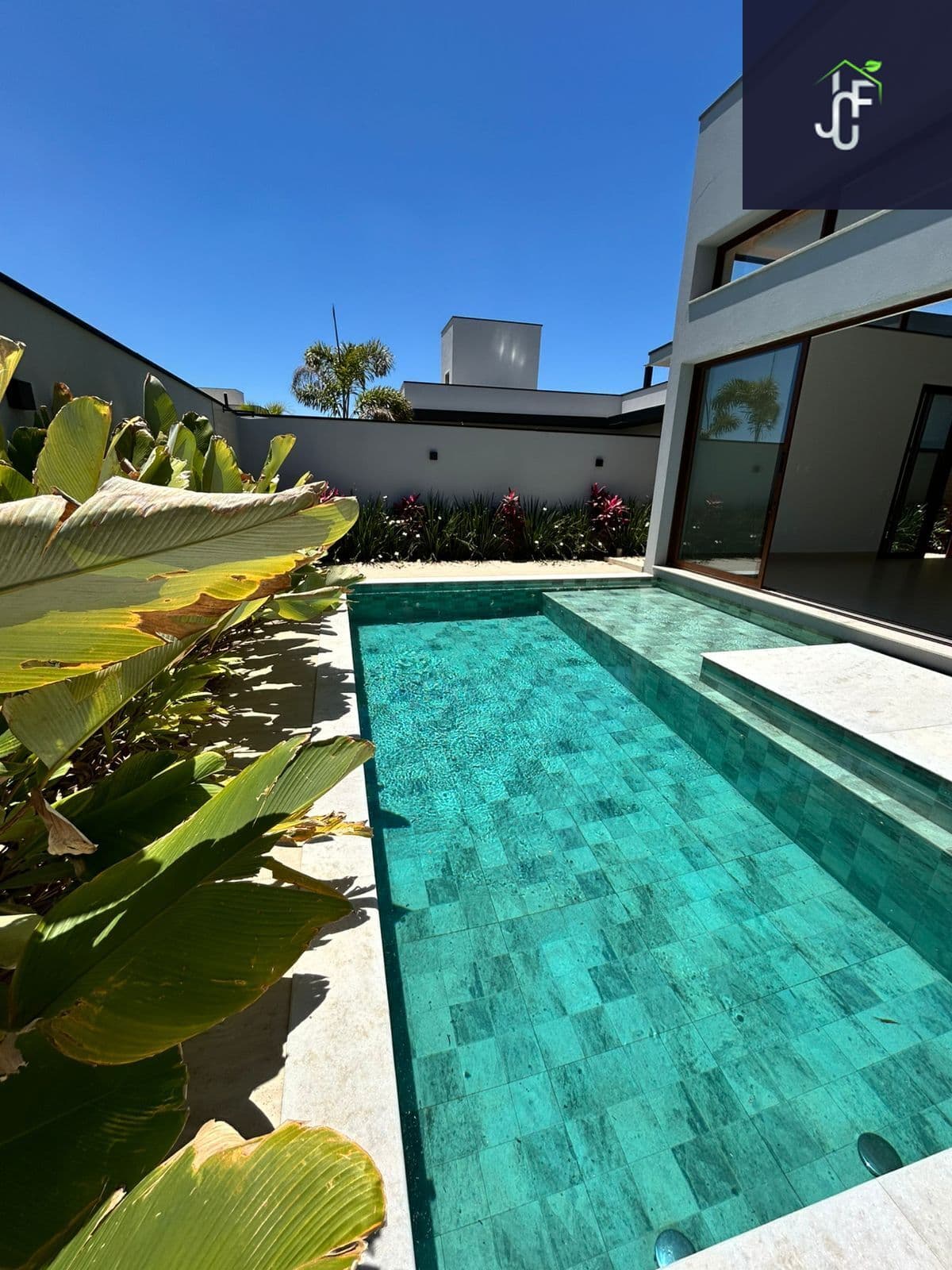 Casa de Alto Padrão no Residencial Una – 3 Suítes e Piscina