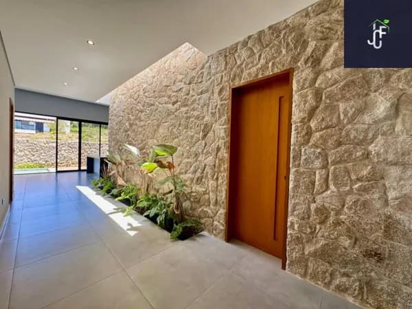 Casa de Alto Padrão em Terreno de 400 m²
