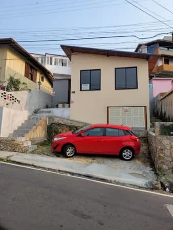 VENDO CASA EM ÓTIMA LOCALIZAÇÃO