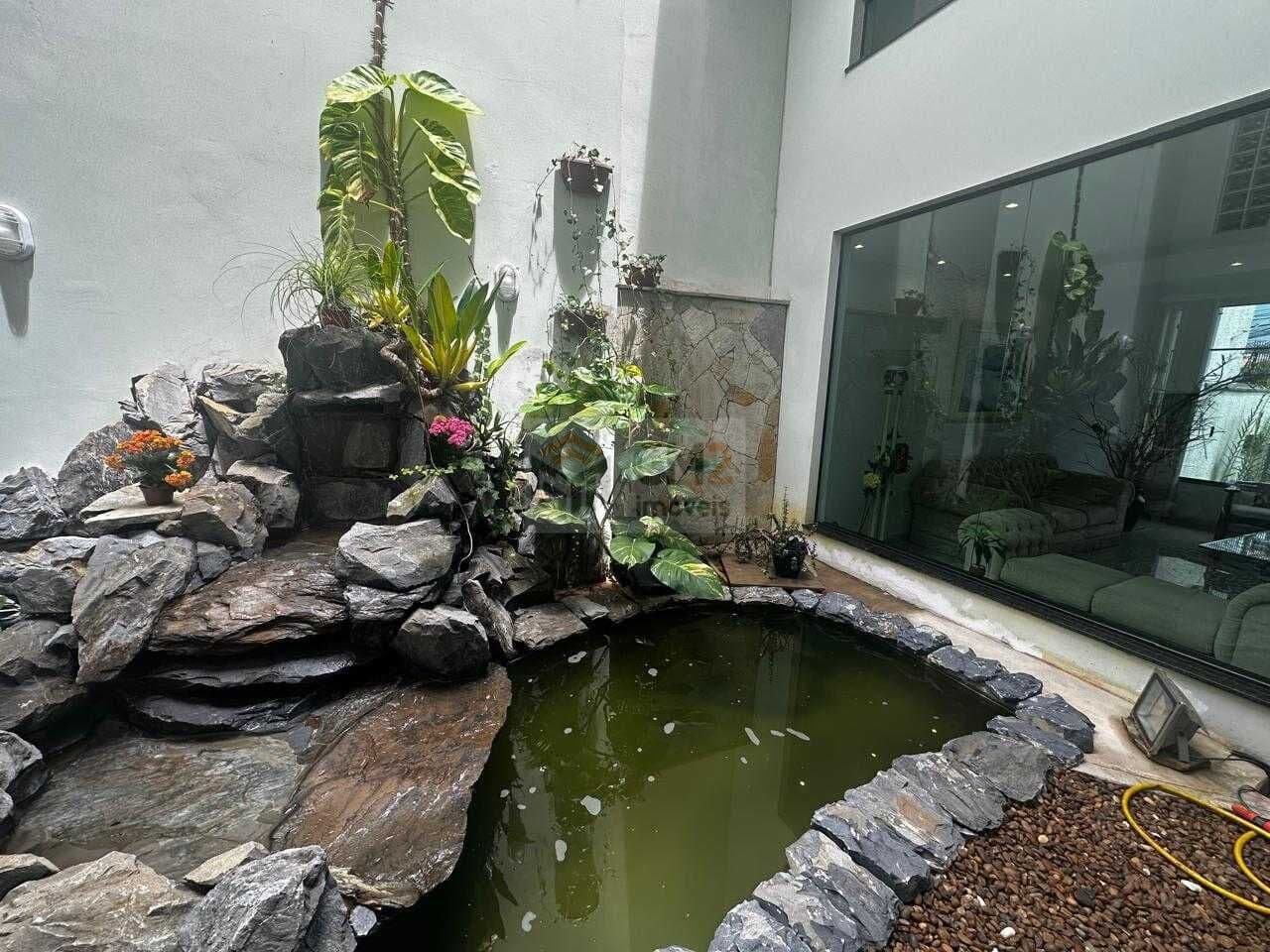 Sobrado à venda no bairro São Lourenço - Curitiba/PR
